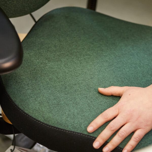 popello m2 thermal morbus bechterew stuhl mit sitzheizung dynamische sitzflaeche ergopoint